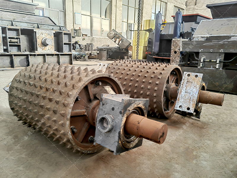 為什么越來越多的工程選擇雙齒輥破碎機(jī)處理水泥路面？